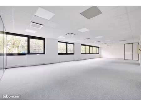 bureau 765 m²