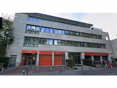 bureaux 136 m²