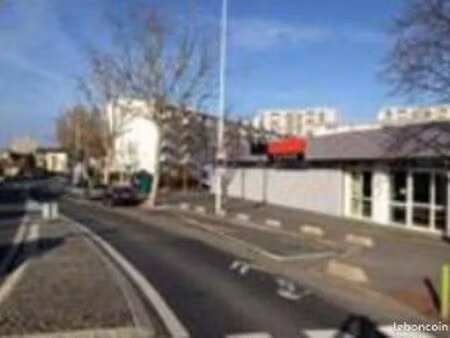 commerce 121 m²