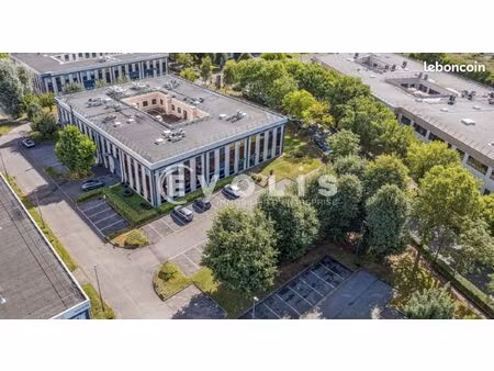 local d'activité 769 m²