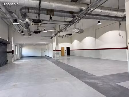 local d'activité 1 819 m²