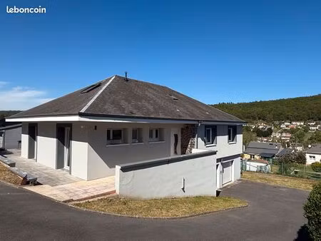 pavillon 9 pièces 208 m²