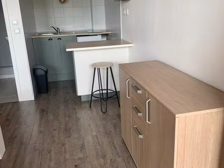 vend studio meublé