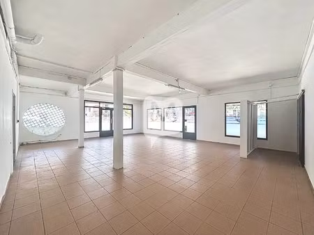 dpt guyane  à louer cayenne local commerciale de 157 m² au rez-de-chaussée