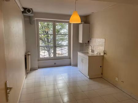 f2 - petite rue des feuillants - 69001 lyon
