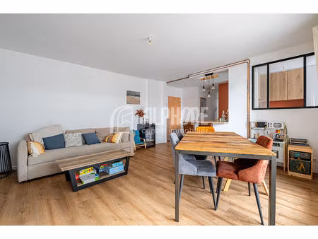 appartement 2 chambres   box et stationnement
