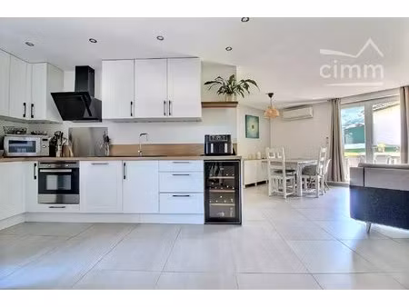 appartement t3 rénové avec jardin privatif de 216 m² et garage