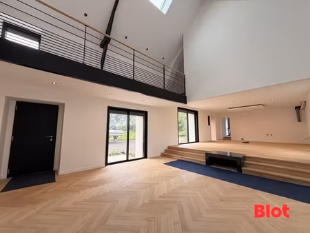 a vendre chez blot à saint-gilles longère rénovée en 2024 225m2 sur 3129m2 de terrain gran