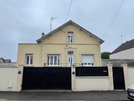 maison 4 chambres avec sous-sol et grand garage!