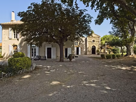 st chamas  maison de maître t7 meublee avec piscine sur domaine