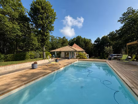 maginifique villa au lédat avec piscine et dépendances