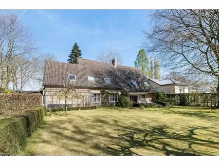 ruime karaktervolle villa in het lindenpark te deurle