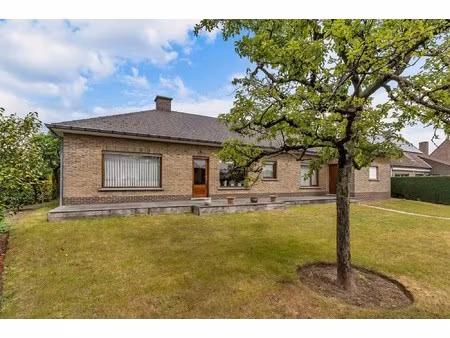 statige bungalow met tal van mogelijkheden op topligging