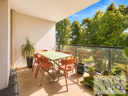 appartement t2 de 51 m2 dans résidence de standing  ascenseur  box et terrasse de 13 m2. c