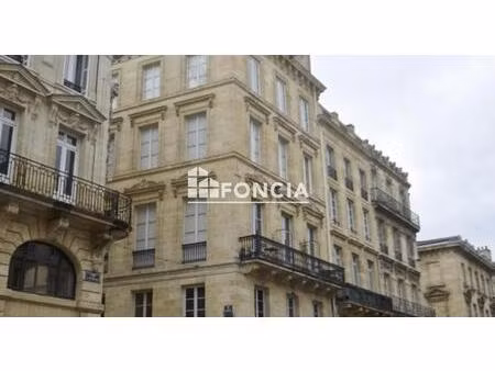 cours de l'intendance-triangle-apt dernier étage immeuble ancien