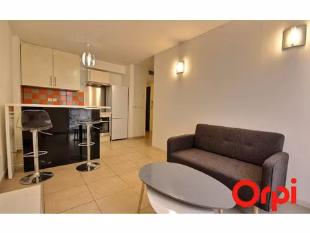 location appartement  m² t-1 à marseille 7  880 €