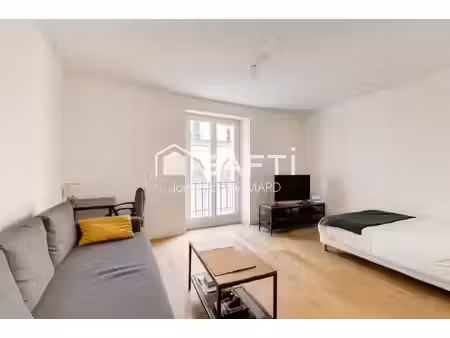 investissement d'exception en plein cœur de bouffay – l'adresse qui ne cesse de séduire