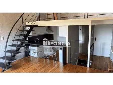 en exclusivité  appartement rénové triplex d'environ 47m2  plein centre de cahors