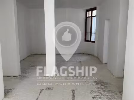 location commerce paris 75016 77m²