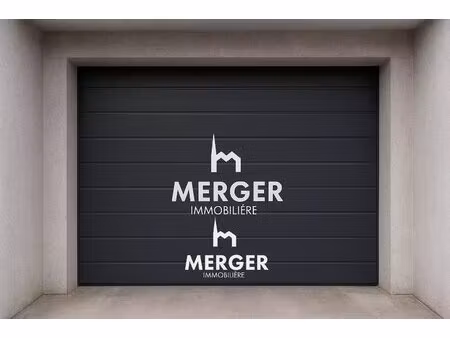 garage à deux pas du parc de l'orangerie
