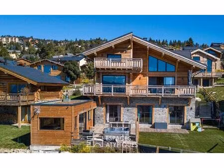 chalet contemporain récent avec vue sur les sommets et prestations haut de gamme