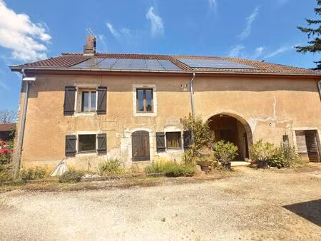 ancienne ferme comtoise de 182 m2 sur terrain de 13399 m2.