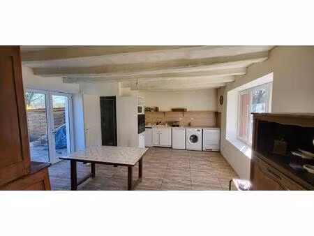 très jolie maison  2 chambres  terrain  bois.