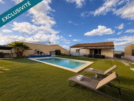 villa contemporaine 4 faces au fond d’une impasse avec piscine 8x4 et panneaux photovoltaï