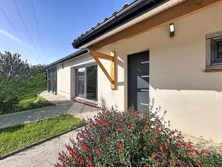 jolie maison t4/t5 en cœur de village à villeneuve les bouloc