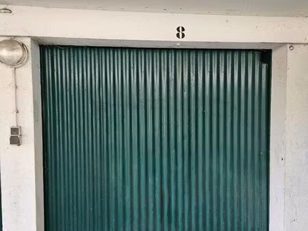 box 14m2 avec prise électrique à l'extérieur