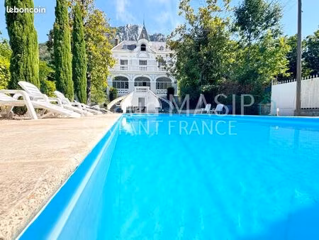 château 10 pièces 294 m²