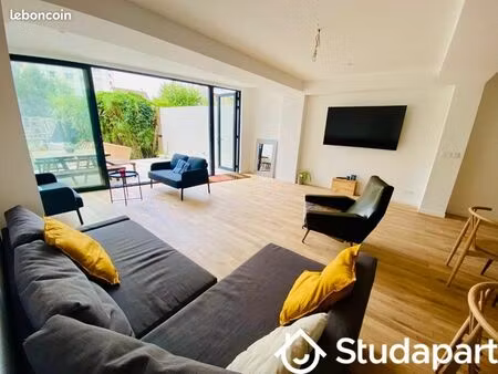 chambre 1 pièce 12 m²