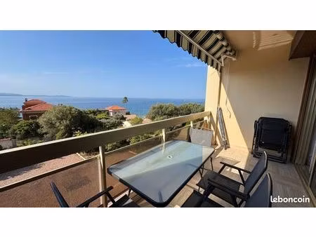 grand studio loue au mois vue mer