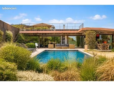 villa 6 pièces 253 m²