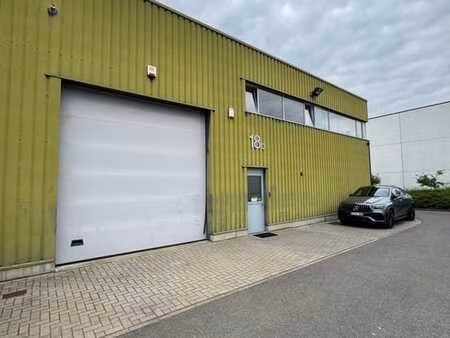 unité commerciale multifonctionnelle (±370 m²) avec bureau 