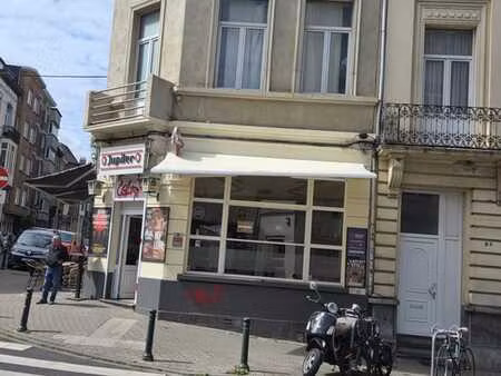 à louer – café-bar avec excellente visibilité à saint-gilles