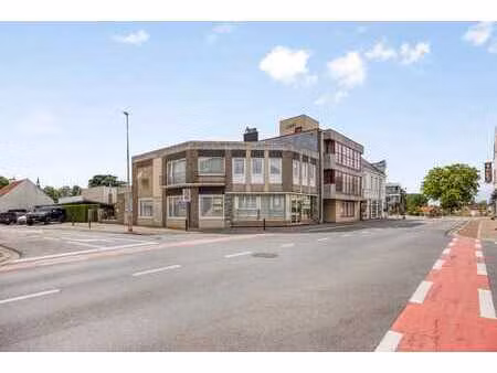 maison semi-ouverte avec commerce à zulte