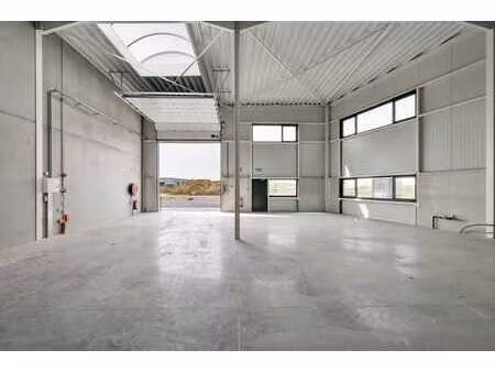 unité pme neuve de 201m²² idéalement située entre namur e...