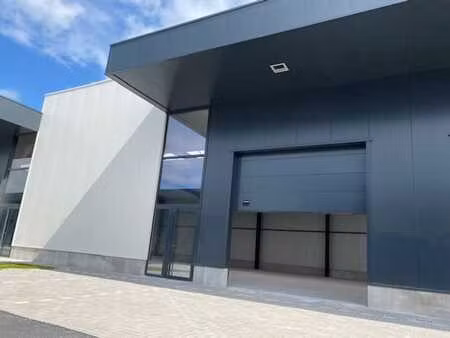 nouvel entrepôt +/- 164 m² à louer sur achêne.