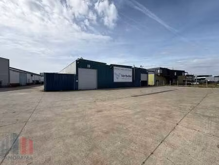 ​​​​​​​uitstekend gelegen magazijn van 299 m² vlakbij de ...