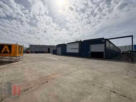 ​​​​​​​uitstekend gelegen magazijn van 560 m² vlakbij de ...