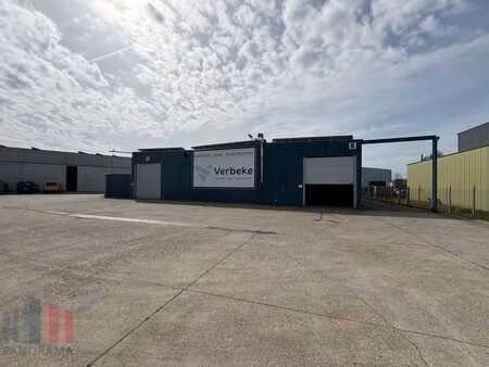 ​​​​​​​uitstekend gelegen magazijn van 560 m² vlakbij de ...