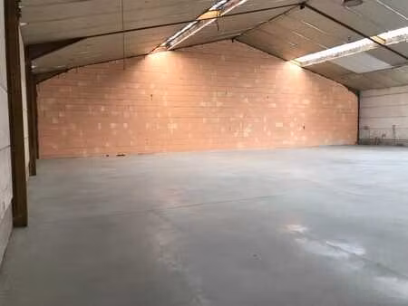 te huur: magazijn van 170m²