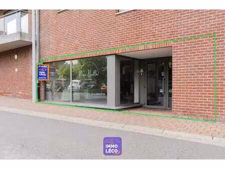 superbe surface commerciale de +/- 110m² en plein centre-vi