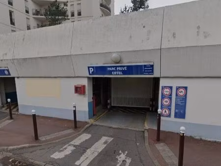 place parking à créteil