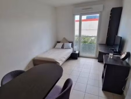 studio face au chu (hôpital nord)
