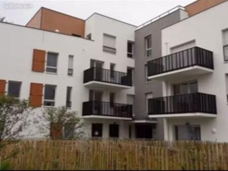 location f2 guyancourt loyer 950euros charges comprises