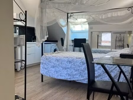 beau studio meublé entre cathédrale et sciences-po