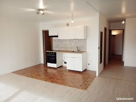 appartement 2 pièces  57m²  métro hôtel de ville