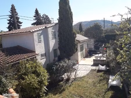 villa t4.. à louer à aubagne.. calme. soleil. arboré
